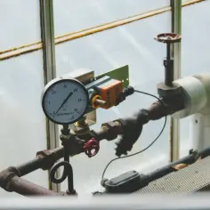 Jakie ciśnienie w instalacji CO w bloku, aby uniknąć awarii?